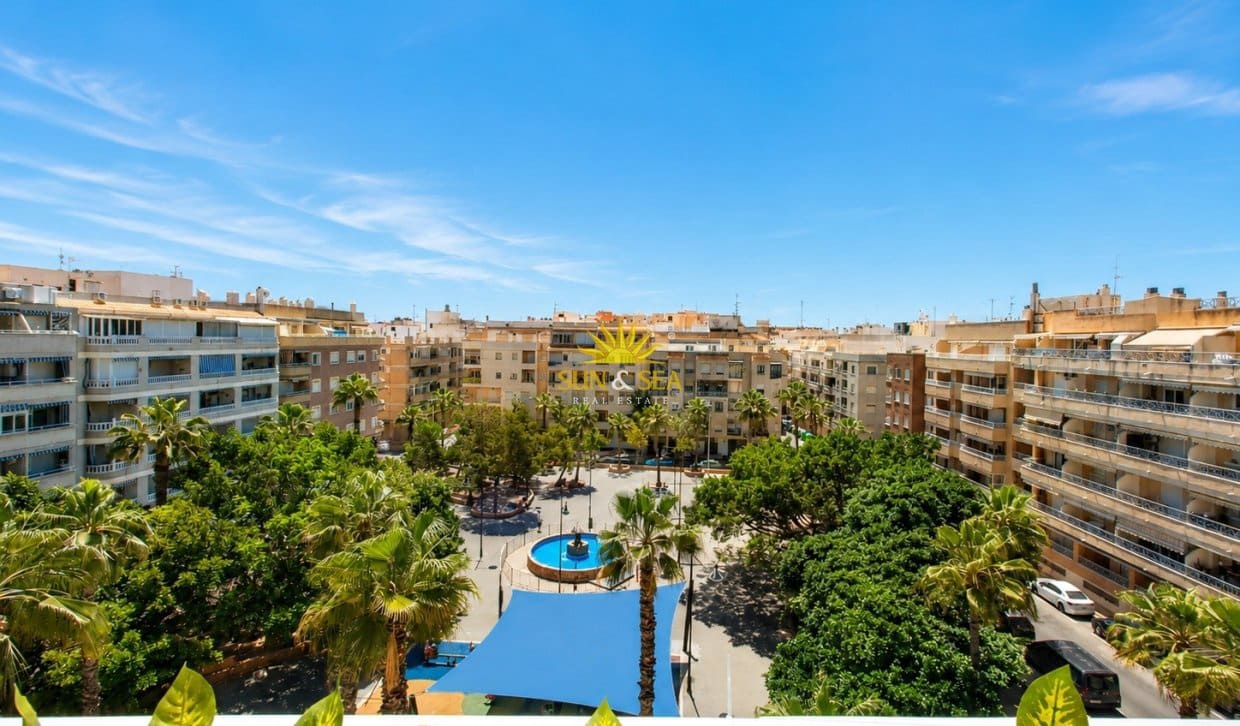 Ático de 2 habitaciones en Torrevieja en venta con garaje - 220.000 € (Ref: 9924944)