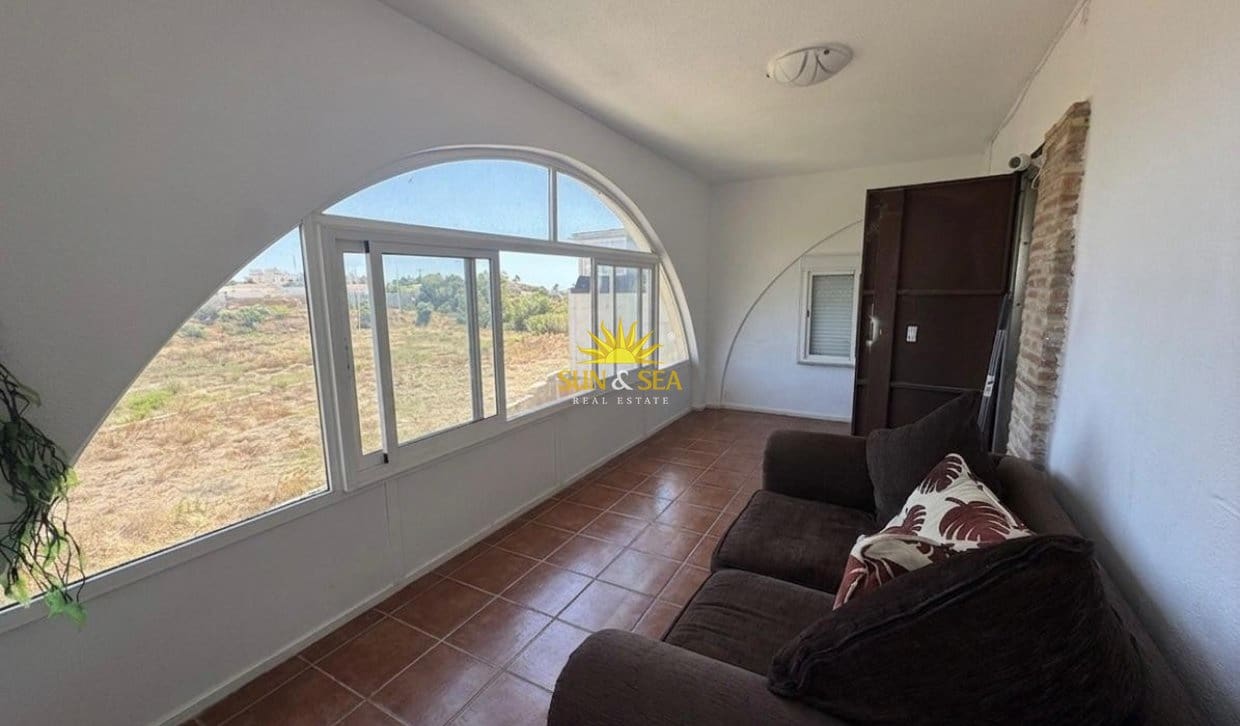 3 bedroom Villa for rent in Orihuela Costa with pool garage - € 1,500 (Ref: 9924945)