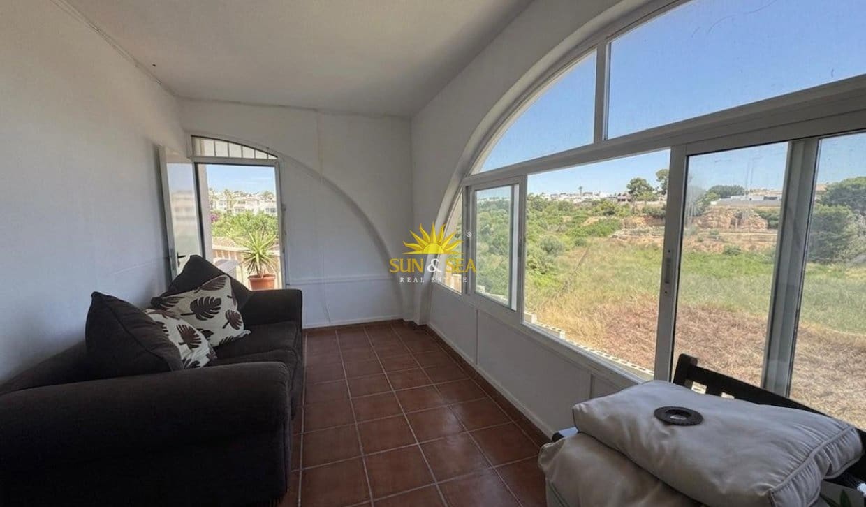 3 bedroom Villa for rent in Orihuela Costa with pool garage - € 1,500 (Ref: 9924945)