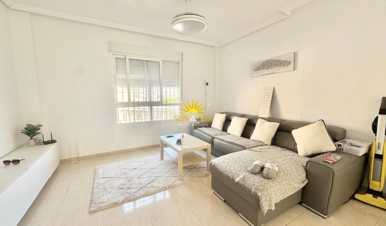 3 bedroom Villa for rent in Orihuela Costa with pool garage - € 1,500 (Ref: 9924945)