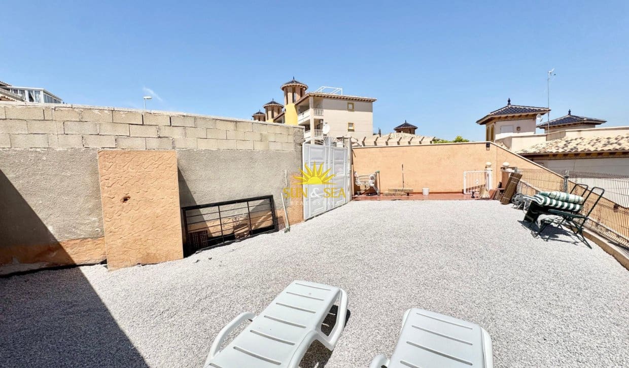 3 bedroom Villa for rent in Orihuela Costa with pool garage - € 1,500 (Ref: 9924945)