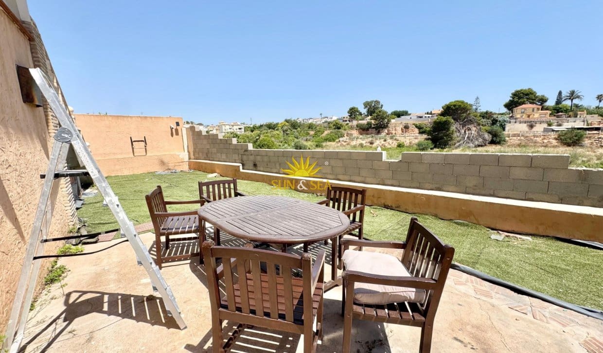 3 bedroom Villa for rent in Orihuela Costa with pool garage - € 1,500 (Ref: 9924945)