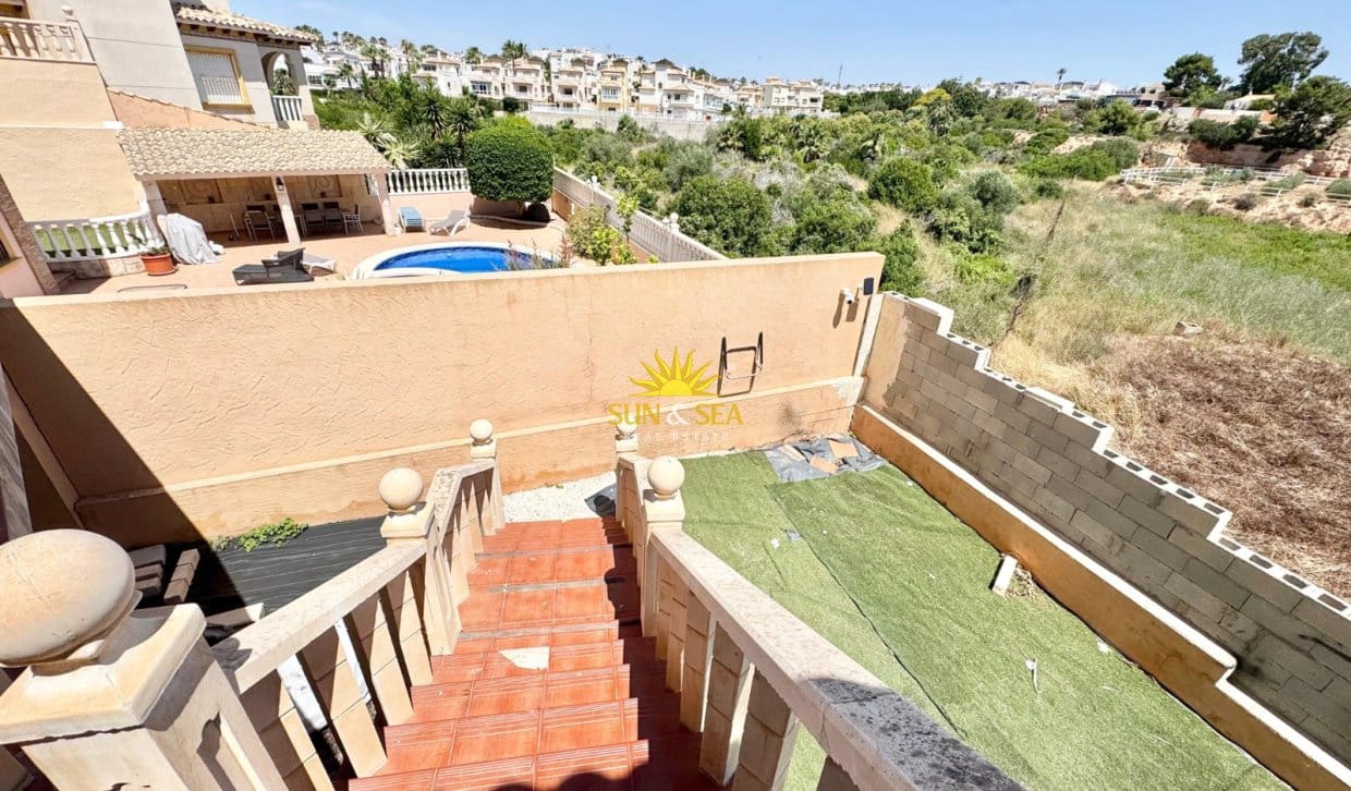 3 bedroom Villa for rent in Orihuela Costa with pool garage - € 1,500 (Ref: 9924945)
