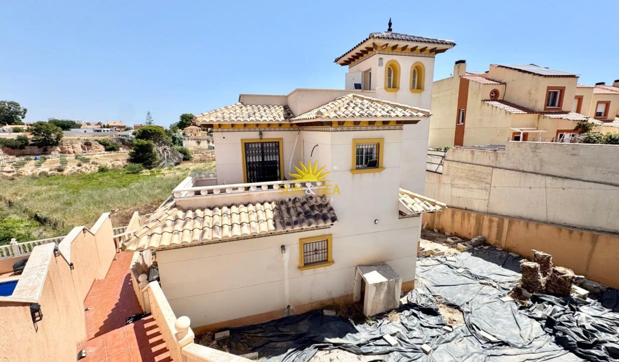 3 bedroom Villa for rent in Orihuela Costa with pool garage - € 1,500 (Ref: 9924945)