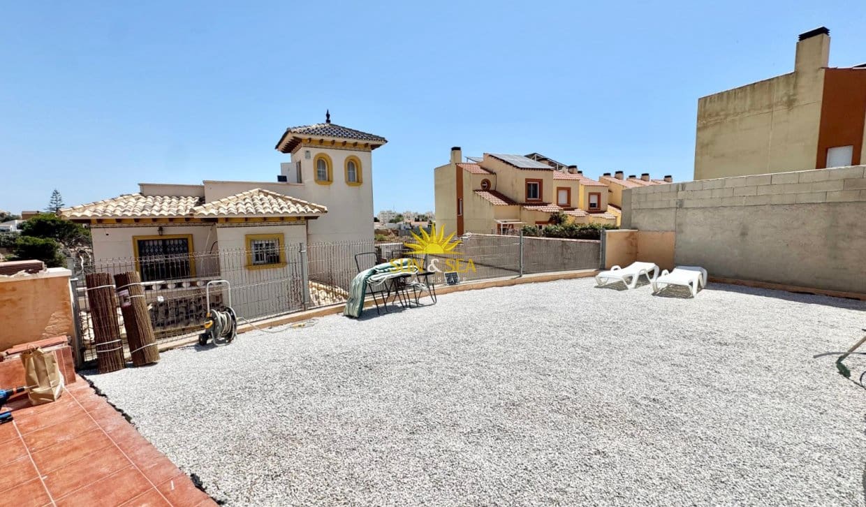 3 bedroom Villa for rent in Orihuela Costa with pool garage - € 1,500 (Ref: 9924945)