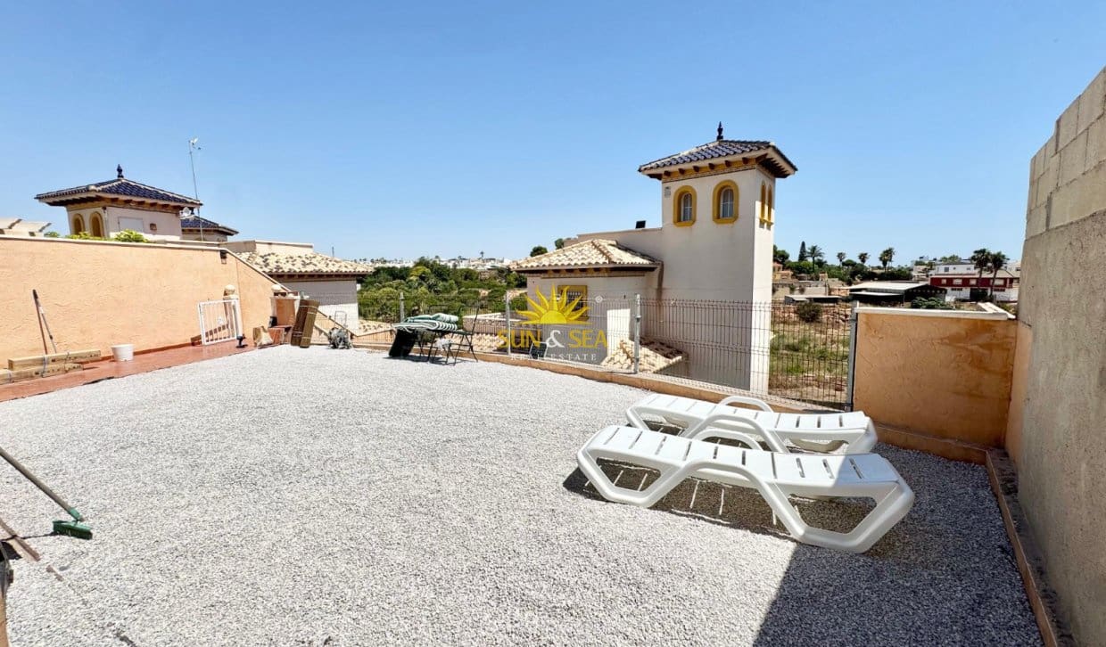 3 bedroom Villa for rent in Orihuela Costa with pool garage - € 1,500 (Ref: 9924945)
