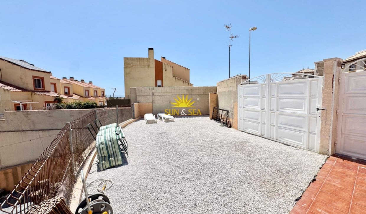 3 bedroom Villa for rent in Orihuela Costa with pool garage - € 1,500 (Ref: 9924945)