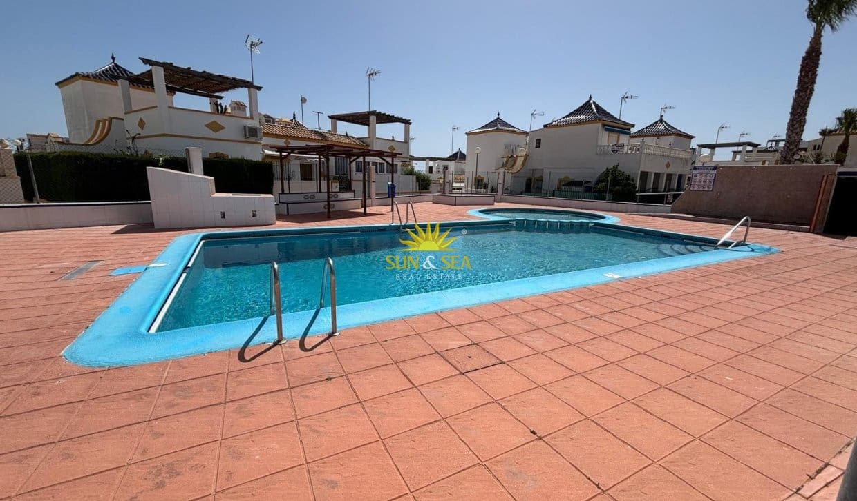 4 soverom Bungalow til salgs i Orihuela Costa - € 169 900 (Ref: 9925154)