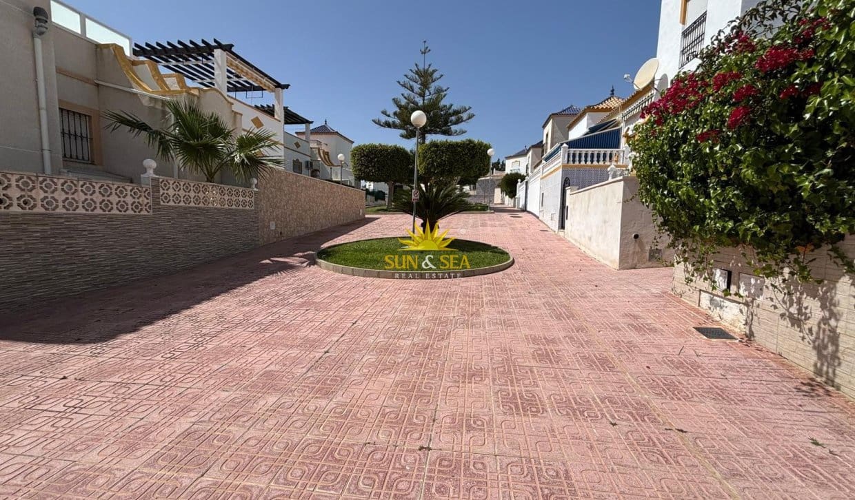 4 soverom Bungalow til salgs i Orihuela Costa - € 169 900 (Ref: 9925154)