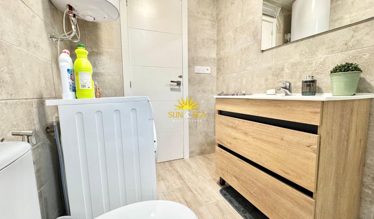 2 slaapkamer Penthouse voor vakantieverhuur in Torrevieja - € 1.000 (Ref: 9927911)