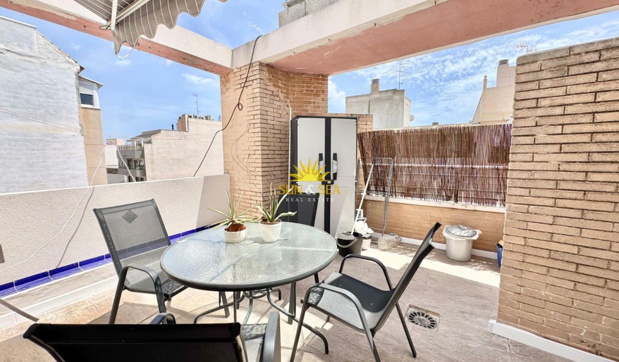 2 slaapkamer Penthouse voor vakantieverhuur in Torrevieja - € 1.000 (Ref: 9927911)