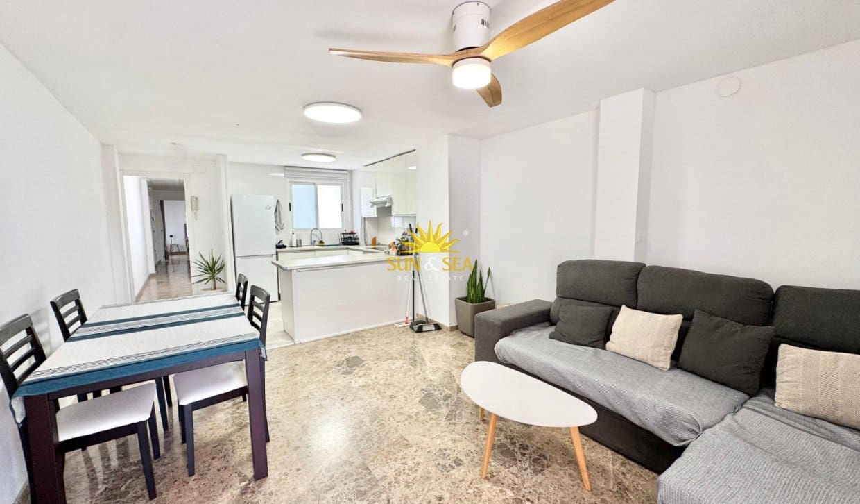 2 slaapkamer Penthouse voor vakantieverhuur in Torrevieja - € 1.000 (Ref: 9927911)