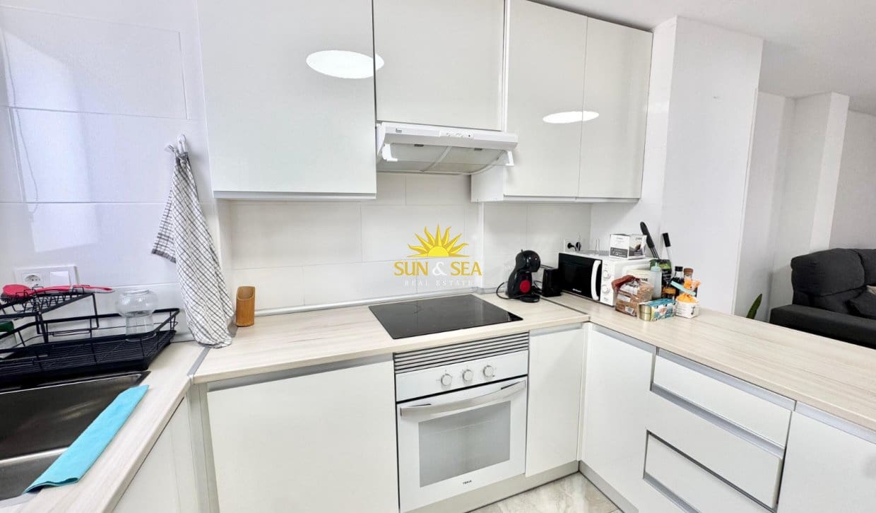 2 slaapkamer Penthouse voor vakantieverhuur in Torrevieja - € 1.000 (Ref: 9927911)