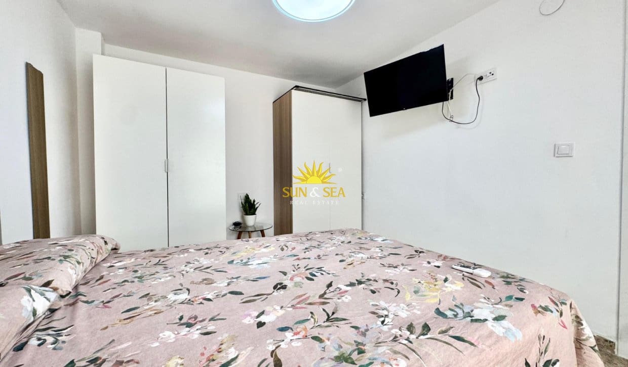 2 slaapkamer Penthouse voor vakantieverhuur in Torrevieja - € 1.000 (Ref: 9927911)