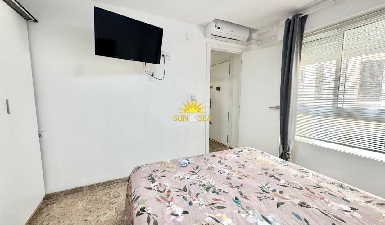 2 slaapkamer Penthouse voor vakantieverhuur in Torrevieja - € 1.000 (Ref: 9927911)