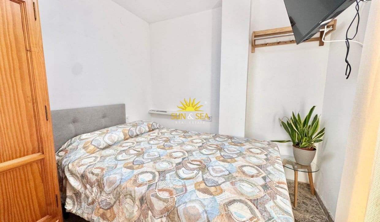 2 slaapkamer Penthouse voor vakantieverhuur in Torrevieja - € 1.000 (Ref: 9927911)
