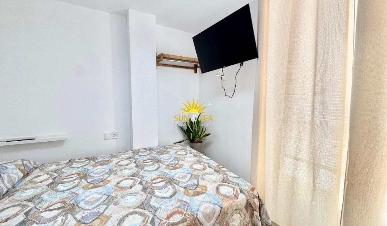 2 slaapkamer Penthouse voor vakantieverhuur in Torrevieja - € 1.000 (Ref: 9927911)