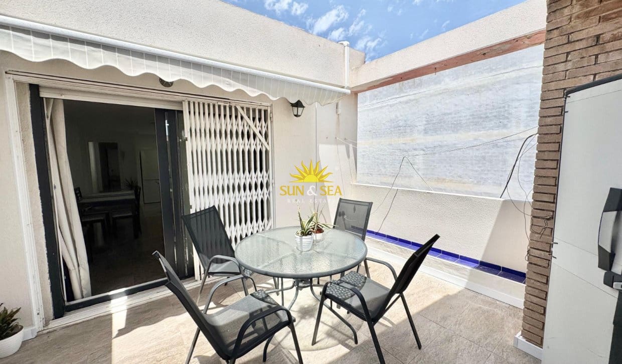 2 slaapkamer Penthouse voor vakantieverhuur in Torrevieja - € 1.000 (Ref: 9927911)