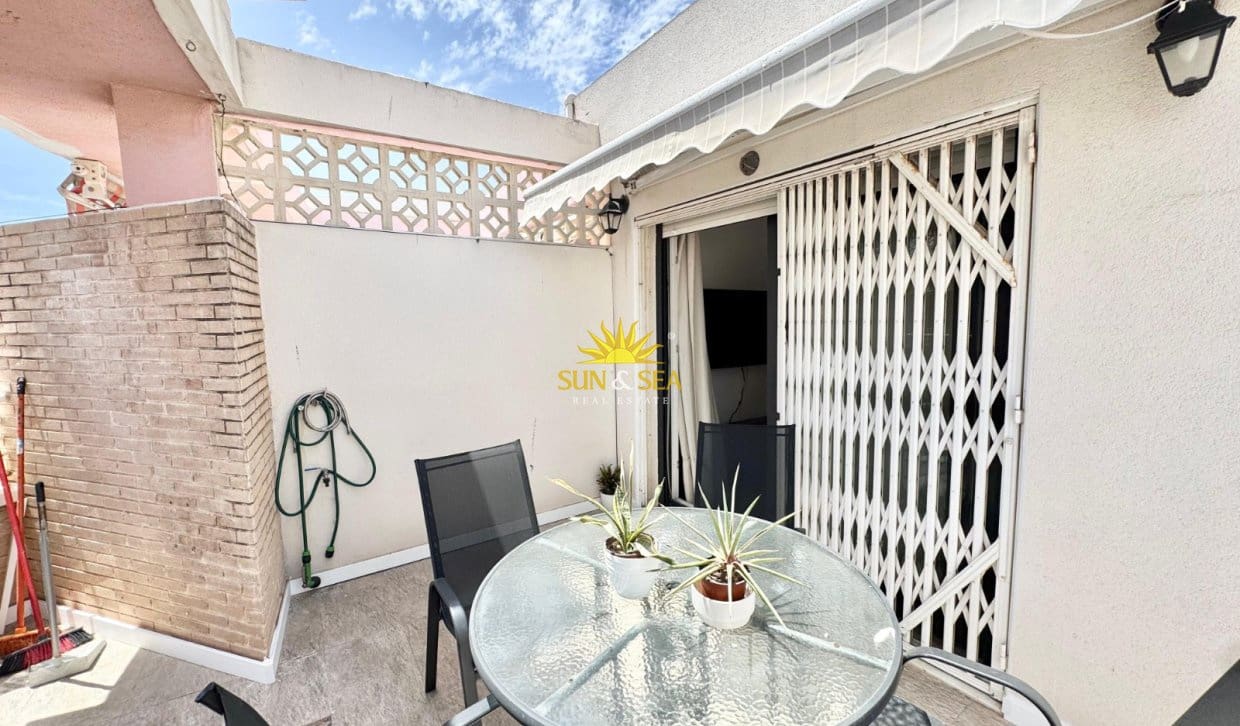 2 slaapkamer Penthouse voor vakantieverhuur in Torrevieja - € 1.000 (Ref: 9927911)