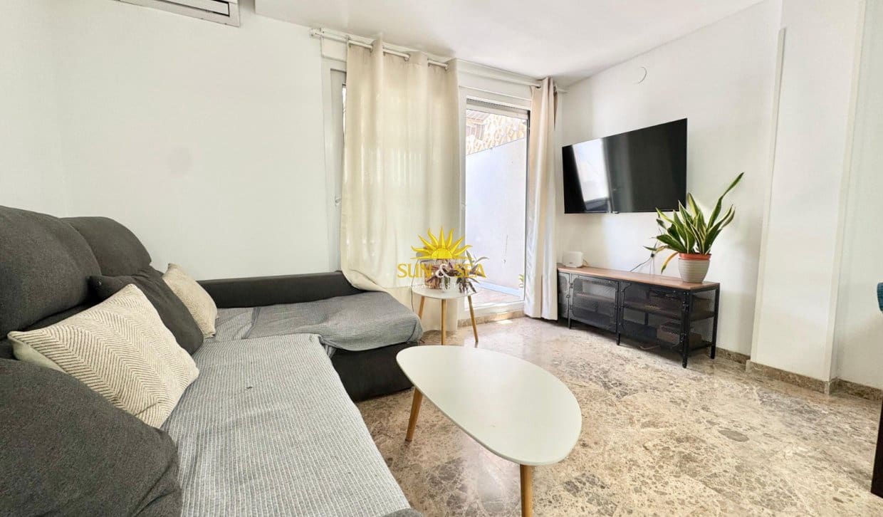 2 slaapkamer Penthouse voor vakantieverhuur in Torrevieja - € 1.000 (Ref: 9927911)