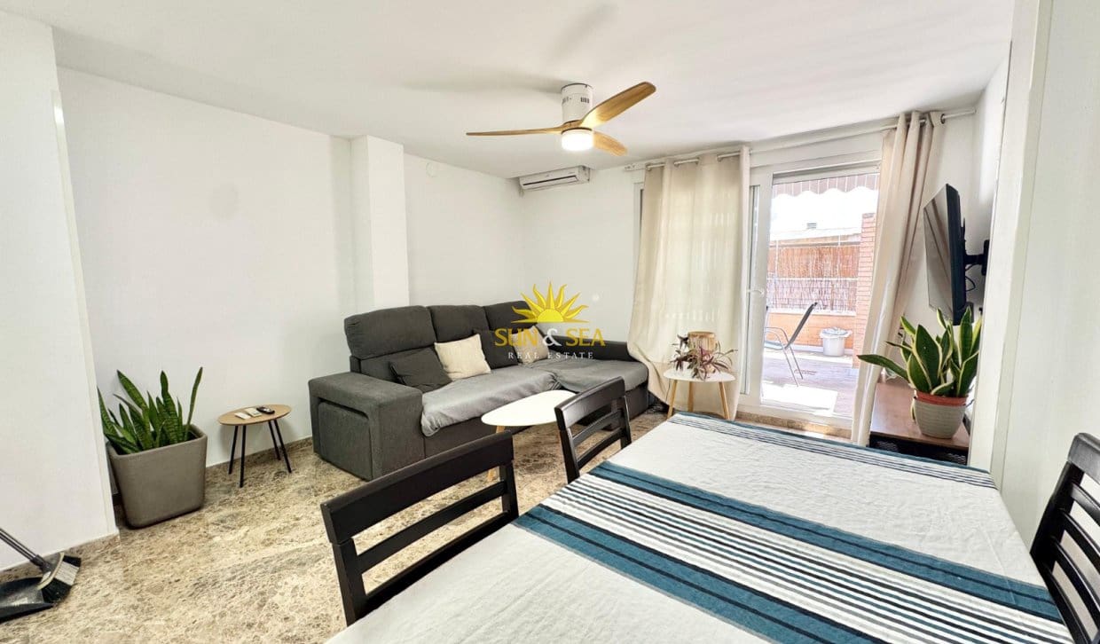 2 slaapkamer Penthouse voor vakantieverhuur in Torrevieja - € 1.000 (Ref: 9927911)