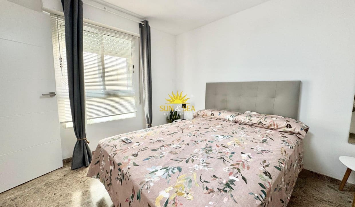 2 slaapkamer Penthouse voor vakantieverhuur in Torrevieja - € 1.000 (Ref: 9927911)