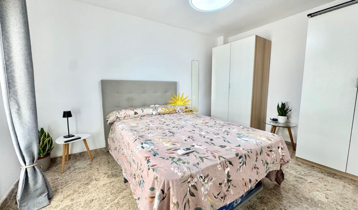 2 slaapkamer Penthouse voor vakantieverhuur in Torrevieja - € 1.000 (Ref: 9927911)