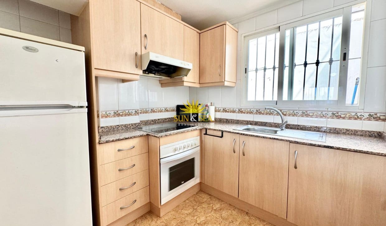 2 soveværelse Villa til leje i Algorfa med swimmingpool garage - € 750 (Ref: 9928357)