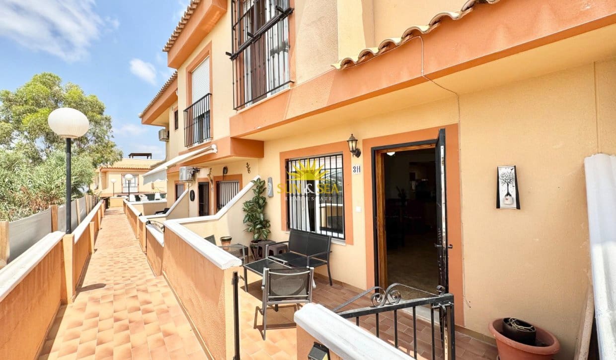 2 soveværelse Villa til leje i Algorfa med swimmingpool garage - € 750 (Ref: 9928357)