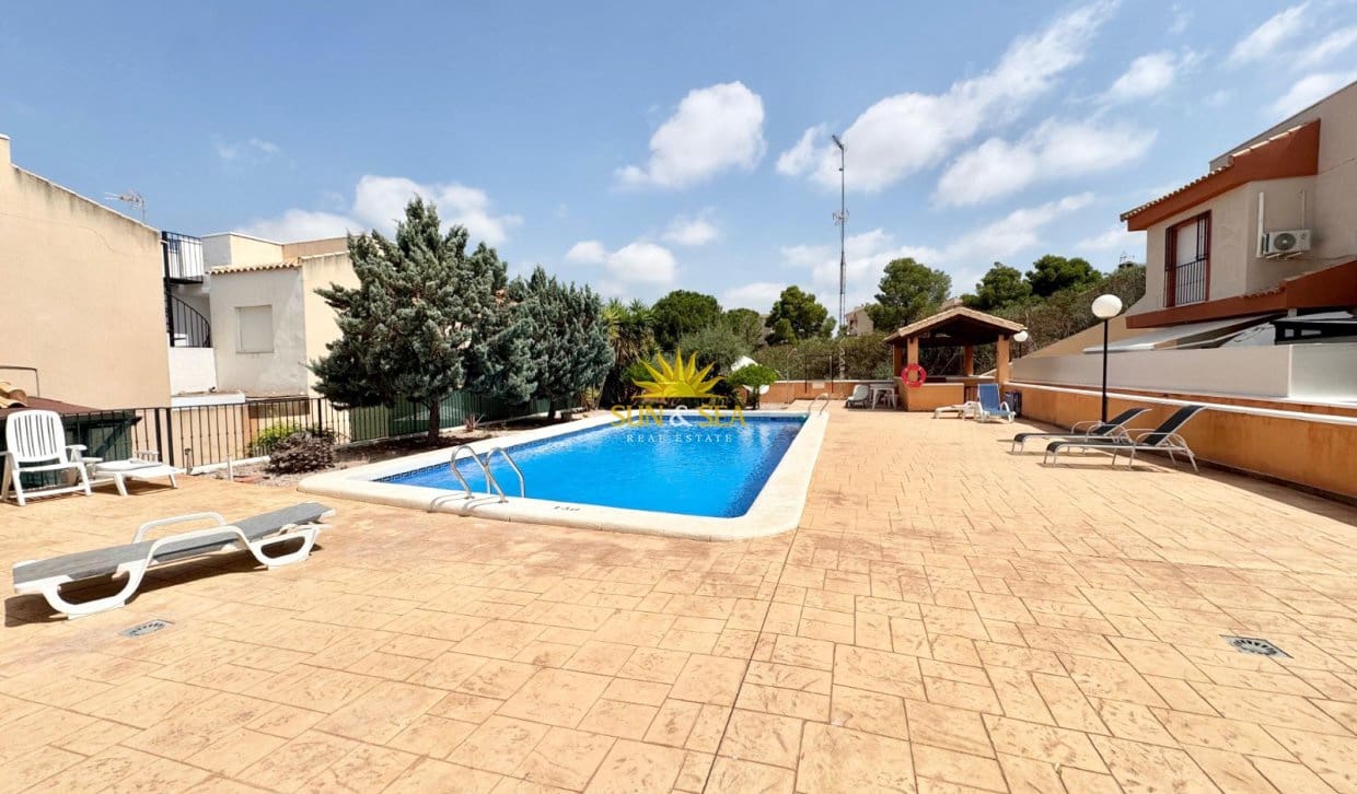 2 soveværelse Villa til leje i Algorfa med swimmingpool garage - € 750 (Ref: 9928357)