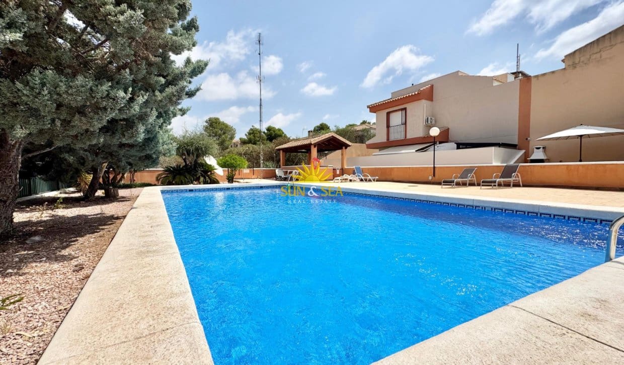 2 soveværelse Villa til leje i Algorfa med swimmingpool garage - € 750 (Ref: 9928357)
