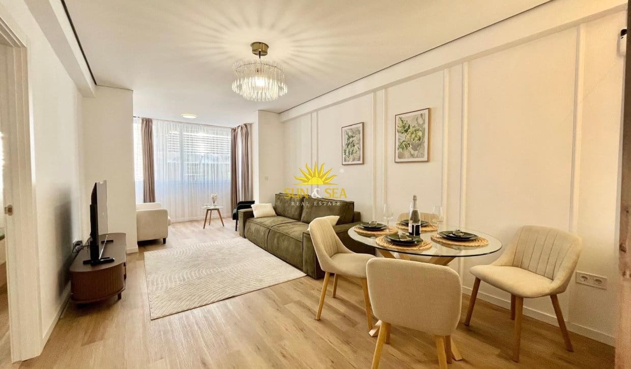 2 slaapkamer Appartement te koop in Torrevieja - € 230.000 (Ref: 9928488)