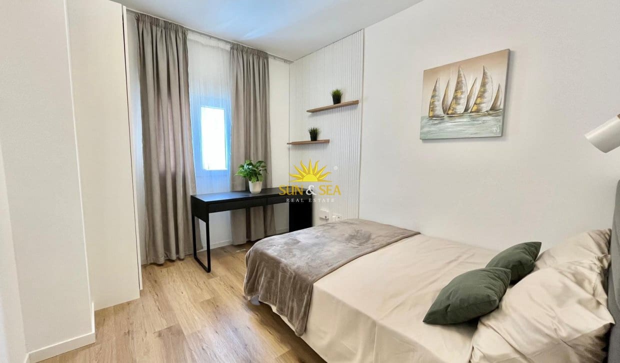 2 slaapkamer Appartement te koop in Torrevieja - € 230.000 (Ref: 9928488)