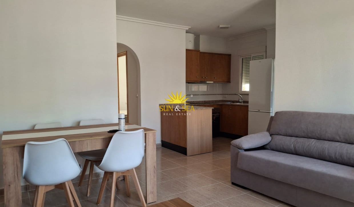 Bungalow de 2 habitaciones en Algorfa en alquiler con piscina garaje - 850 € (Ref: 9935209)
