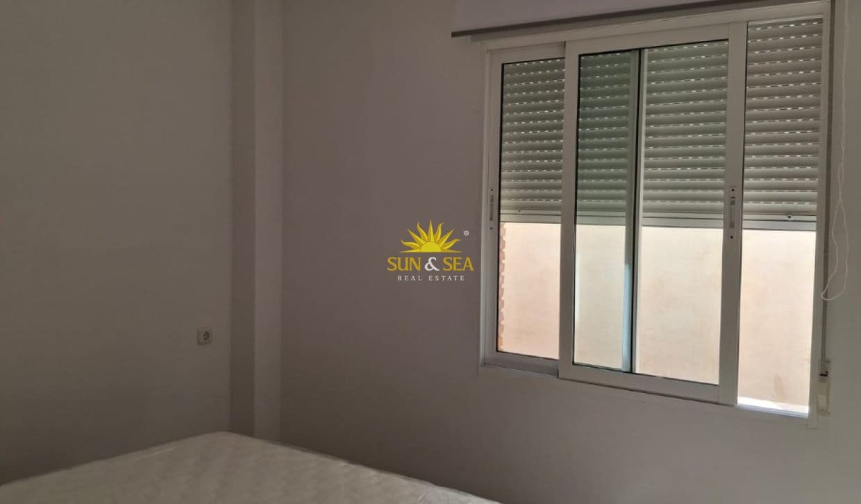 Bungalow de 2 habitaciones en Algorfa en alquiler con piscina garaje - 850 € (Ref: 9935209)