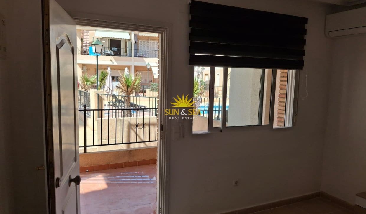 Bungalow de 2 habitaciones en Algorfa en alquiler con piscina garaje - 850 € (Ref: 9935209)