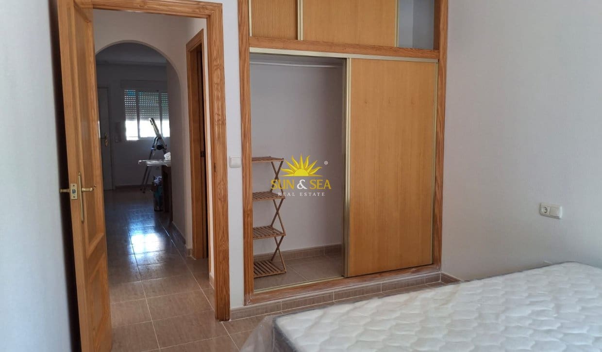 Bungalow de 2 habitaciones en Algorfa en alquiler con piscina garaje - 850 € (Ref: 9935209)