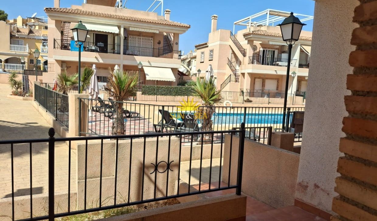Bungalow de 2 habitaciones en Algorfa en alquiler con piscina garaje - 850 € (Ref: 9935209)