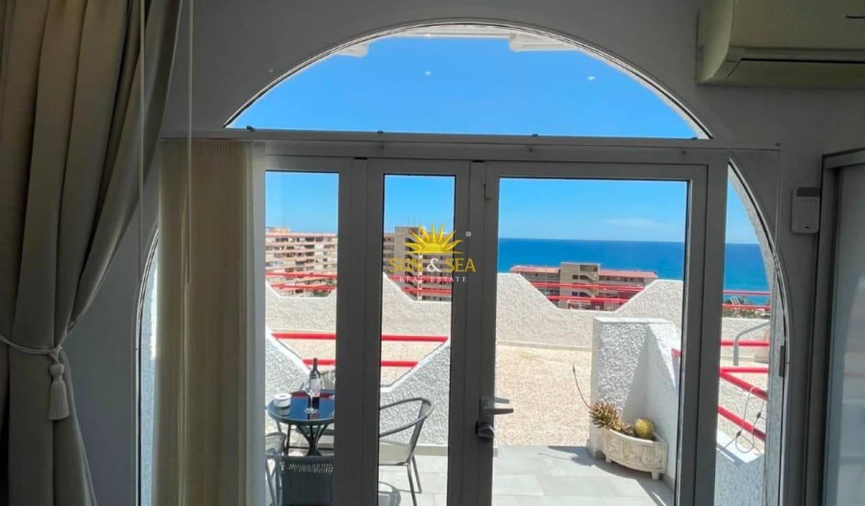 1 bedroom Townhouse for rent in Torrevieja with garage - € 1,000 (Ref: 9936699)