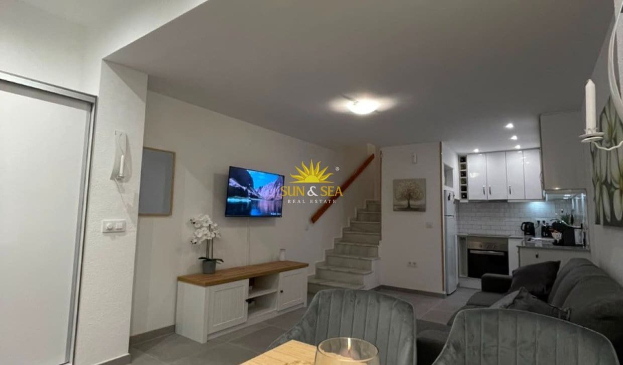 1 bedroom Townhouse for rent in Torrevieja with garage - € 1,000 (Ref: 9936699)