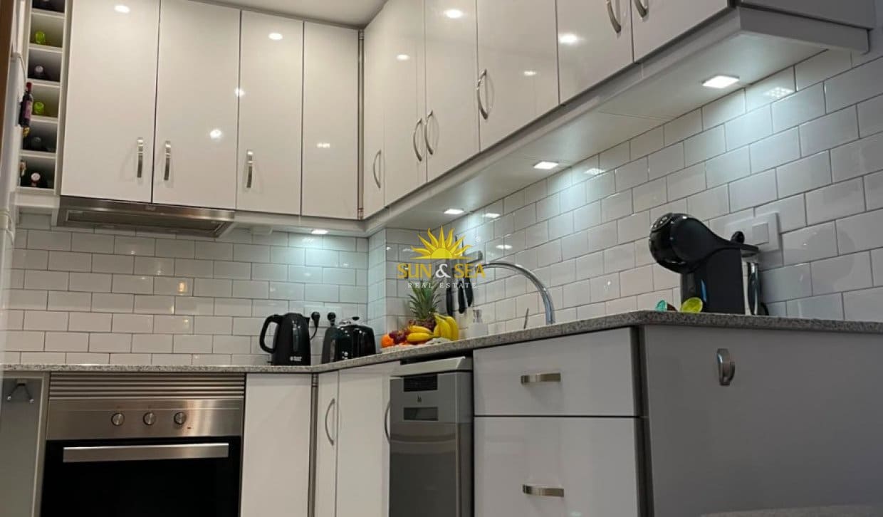 1 bedroom Townhouse for rent in Torrevieja with garage - € 1,000 (Ref: 9936699)