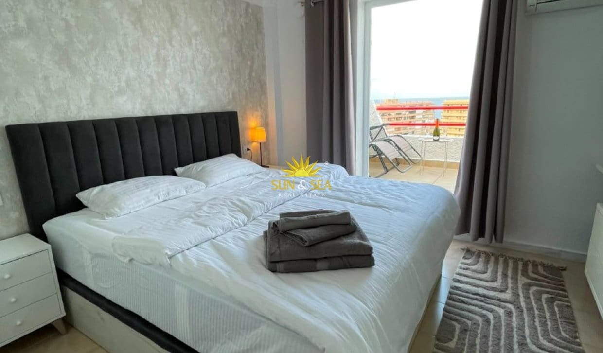 1 bedroom Townhouse for rent in Torrevieja with garage - € 1,000 (Ref: 9936699)