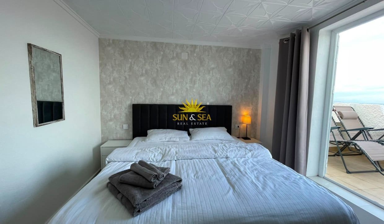 1 bedroom Townhouse for rent in Torrevieja with garage - € 1,000 (Ref: 9936699)