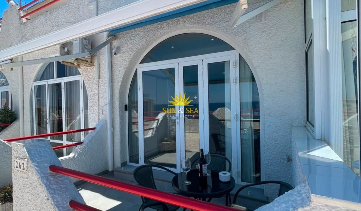 1 bedroom Townhouse for rent in Torrevieja with garage - € 1,000 (Ref: 9936699)