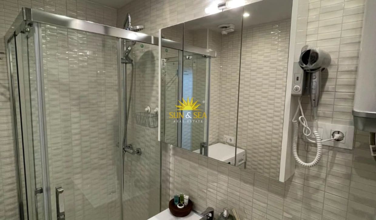 1 bedroom Townhouse for rent in Torrevieja with garage - € 1,000 (Ref: 9936699)