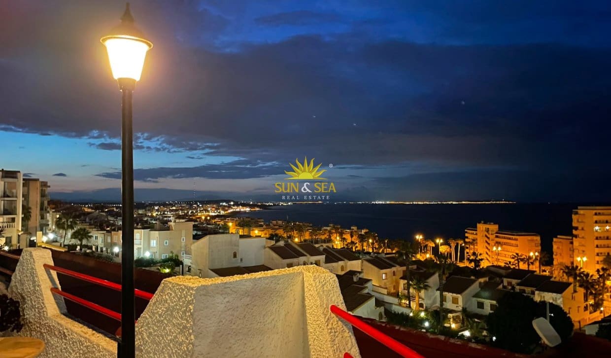 1 bedroom Townhouse for rent in Torrevieja with garage - € 1,000 (Ref: 9936699)