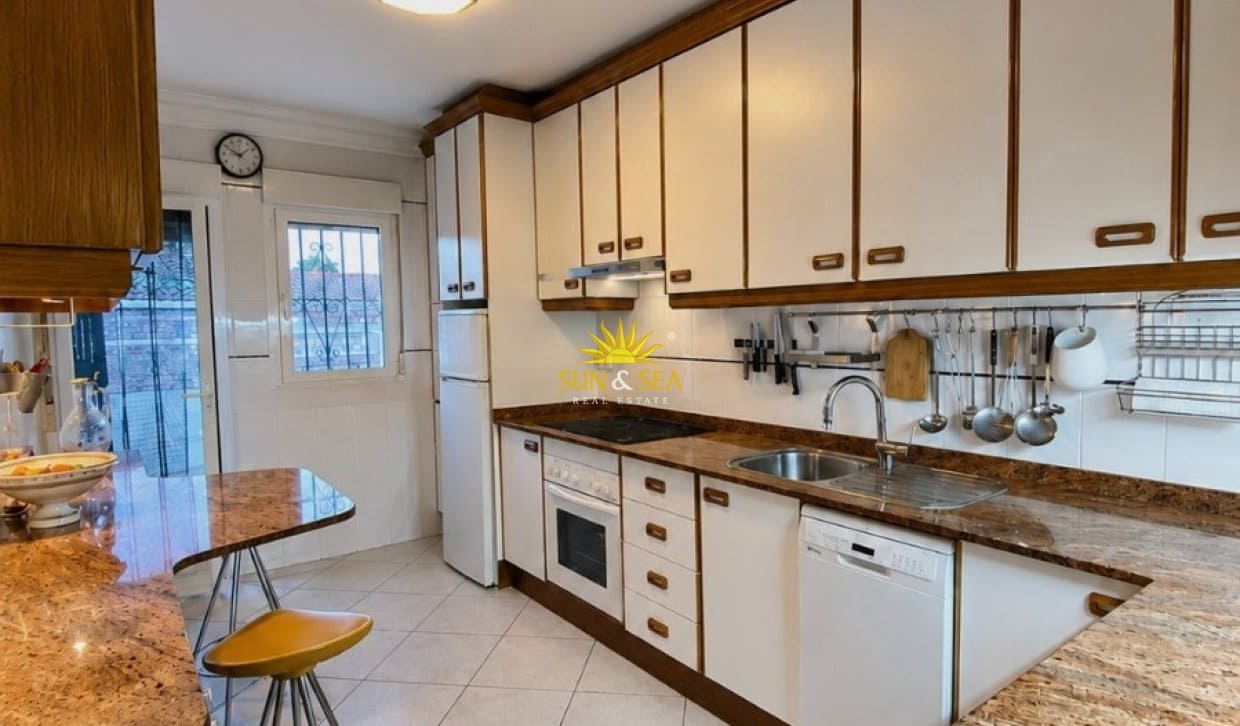 2 bedroom Villa for rent in Torrevieja with garage - € 1,200 (Ref: 9936701)