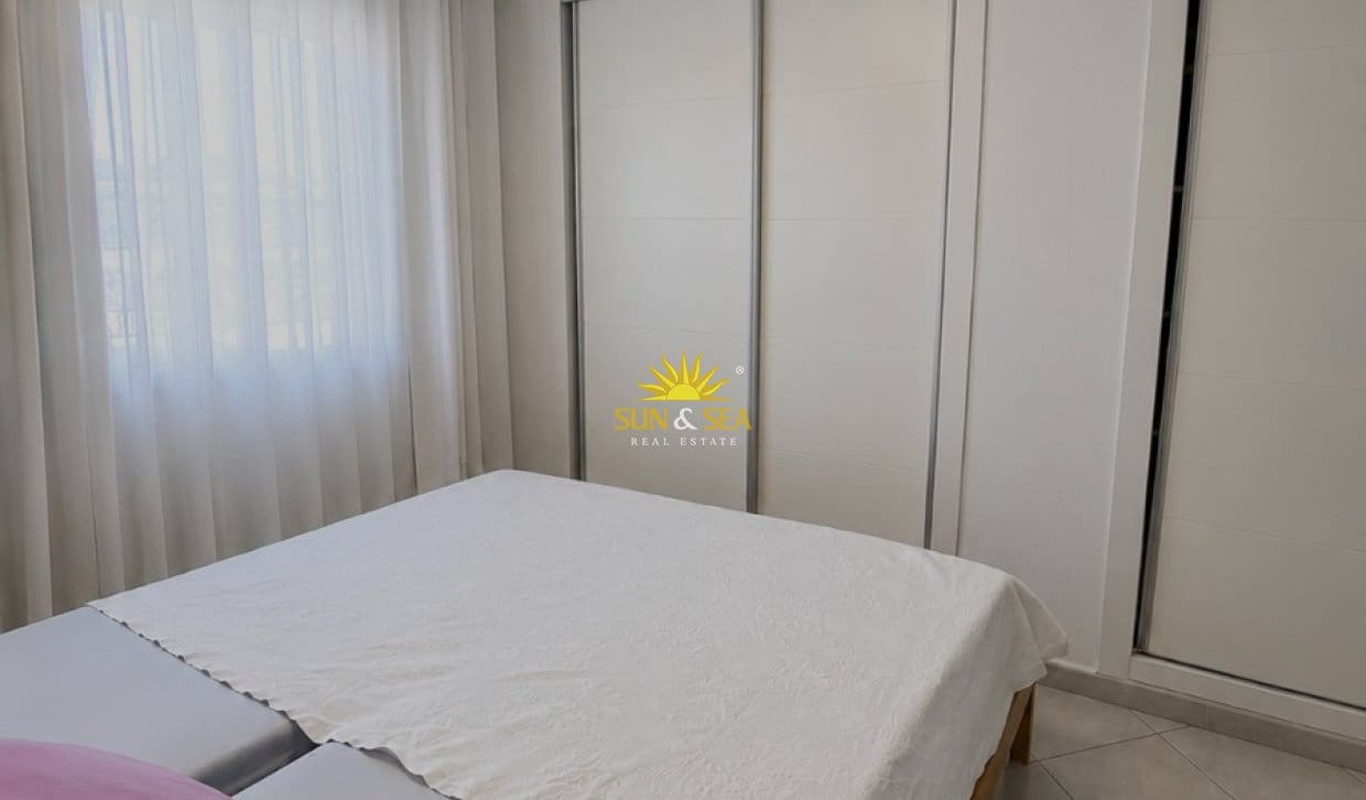 2 bedroom Villa for rent in Torrevieja with garage - € 1,200 (Ref: 9936701)