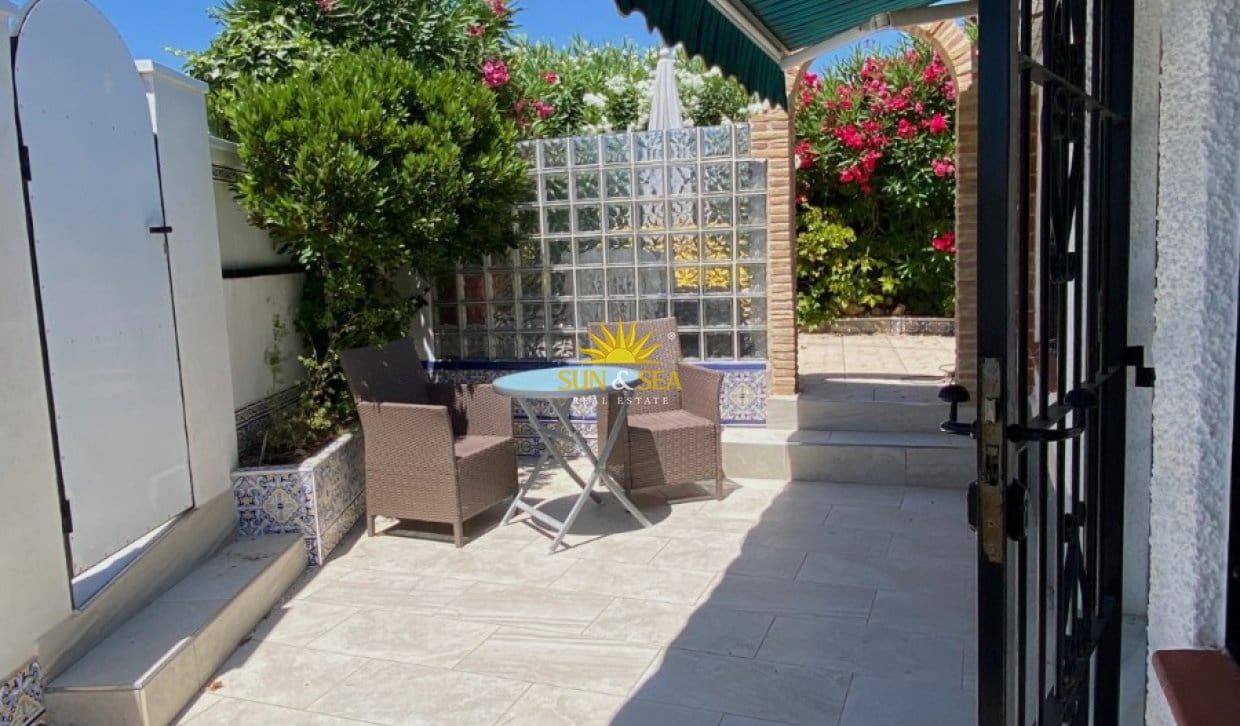 2 bedroom Villa for rent in Torrevieja with garage - € 1,200 (Ref: 9936701)