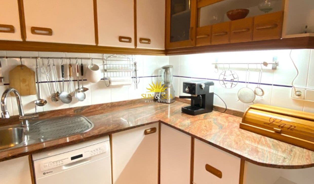 2 bedroom Villa for rent in Torrevieja with garage - € 1,200 (Ref: 9936701)